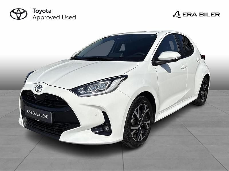Hvid Brugt 2024 Toyota Yaris Hybrid Style Hatchback | 229.900 kr. (Fair pris) - Billede 1/4