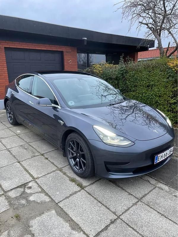 Brugt Tesla Model 3 Standard Range 239 kW (325 HK) 2020 Grå Sedan