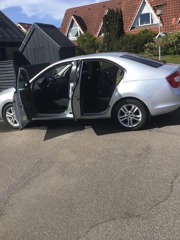 Brugt Skoda Rapid 105 HK (77 kW) 2013 Grå Hatchback