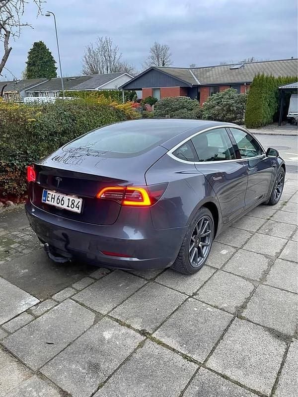 Brugt Tesla Model 3 Standard Range 239 kW (325 HK) 2020 Grå Sedan