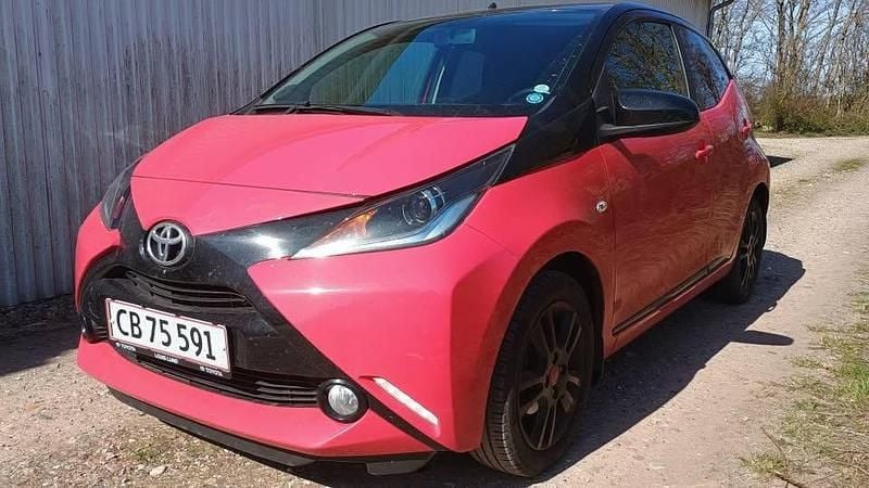 Rød Brugt 2018 Toyota Aygo X-cite Hatchback | 69.995 kr. (Fair pris) - Billede 1/4