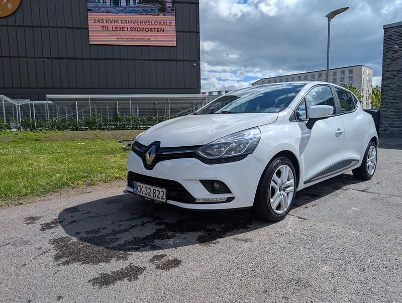 Hvid Brugt 2016 Renault Clio IV Zen Hatchback | 47.400 kr. (God pris) - Billede 1/4