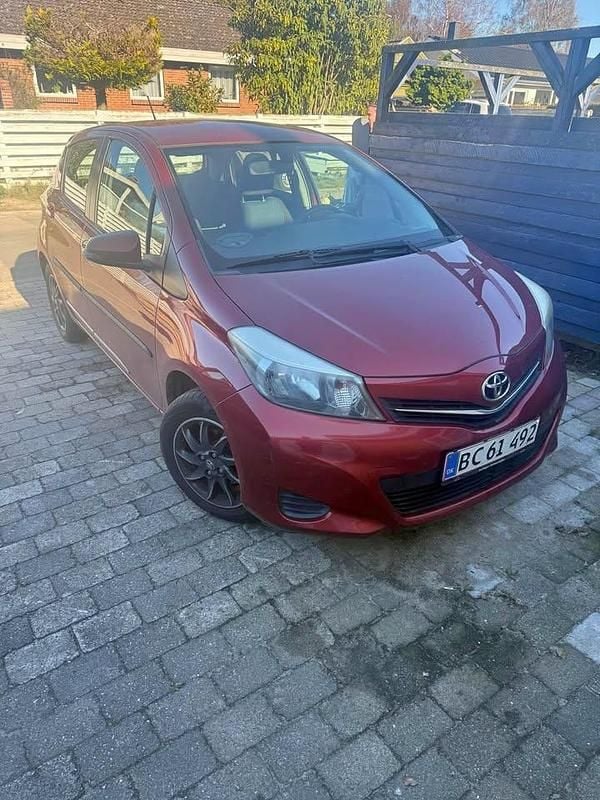 Brugt 2011 Toyota Yaris Sedan | 45.000 kr. (Fair pris) - Billede 1/4