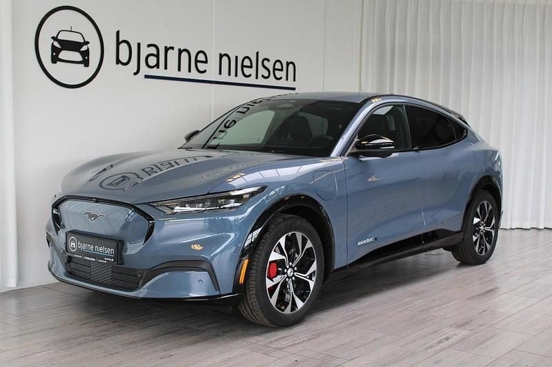 Blåmetal Brugt 2023 Ford Mustang Mach-E Extended Range SUV | 384.900 kr. - Billede 1/4