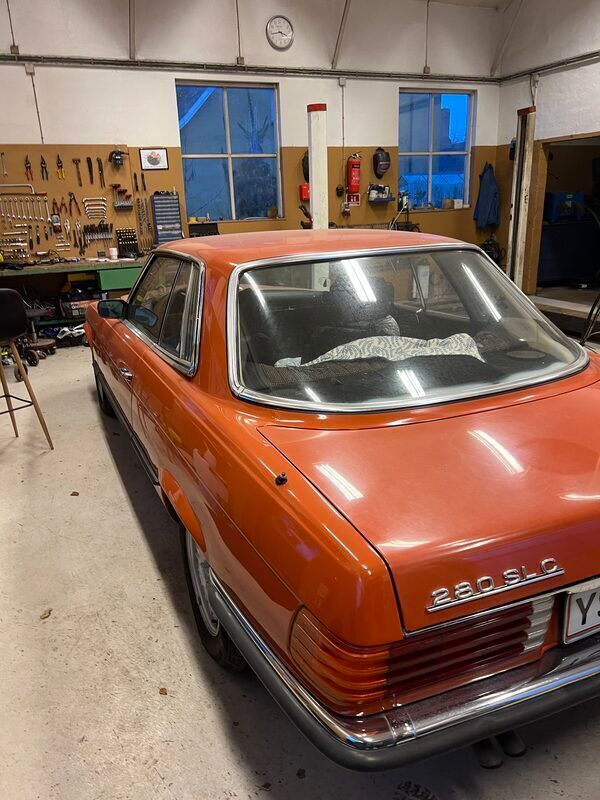 Brugt Mercedes SLC280 185 HK (136 kW) 1975 Orange