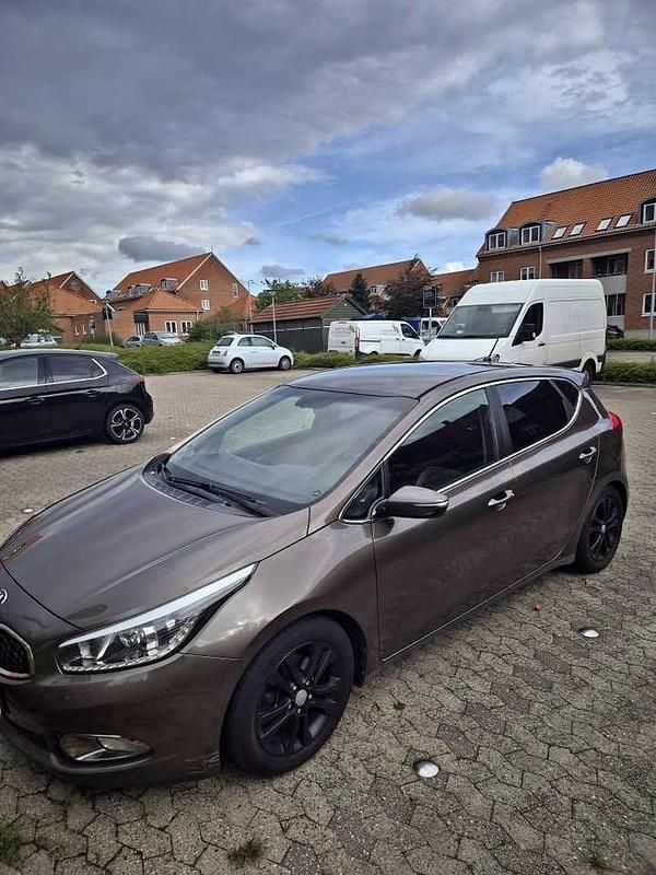 Hvid Brugt 2013 Kia Ceed Hatchback | 37.900 kr. (Fair pris) - Billede 1/4