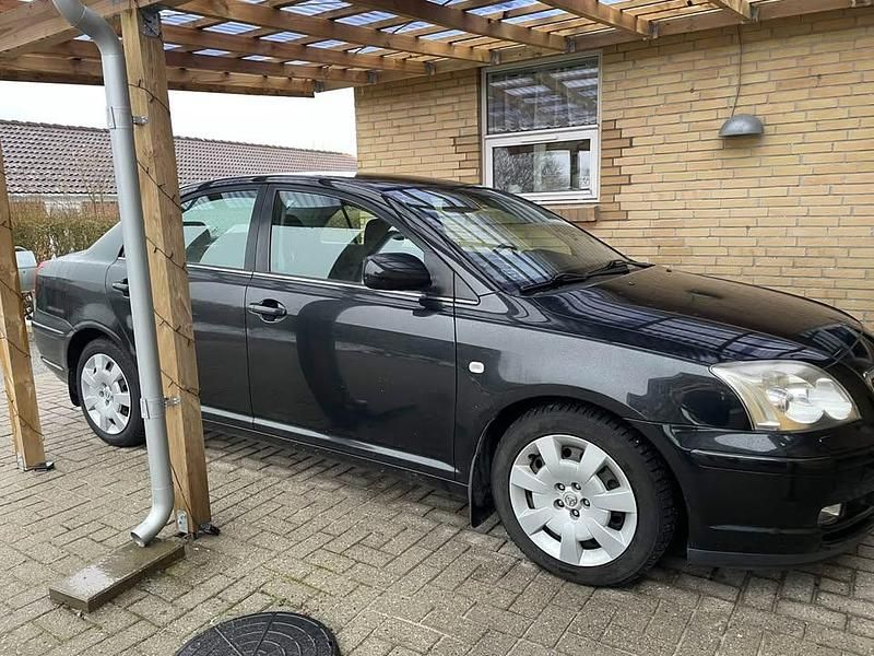 Brugt Toyota Avensis 147 HK (108 kW) 2004 Sedan