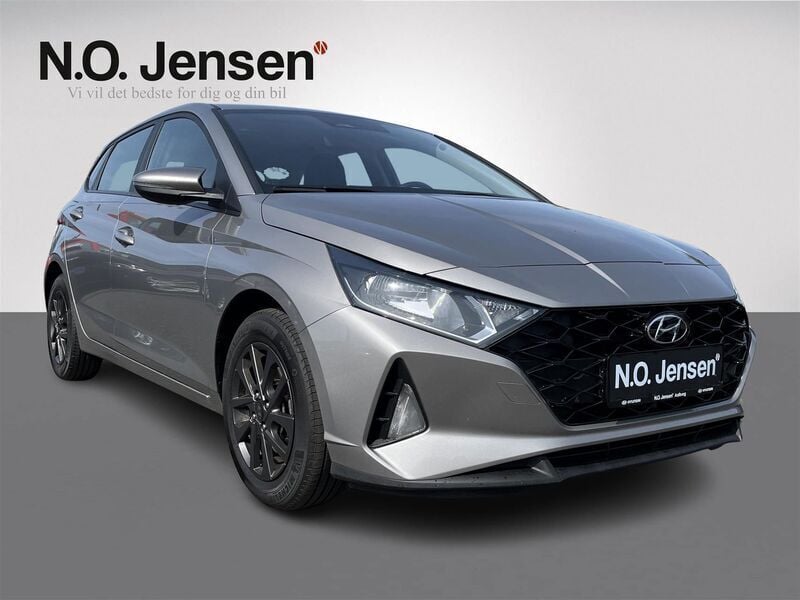Farve ……………………………………………………………………. brass Brugt 2023 Hyundai i20 Essential | 159.900 kr. (Fair pris) - Billede 1/4