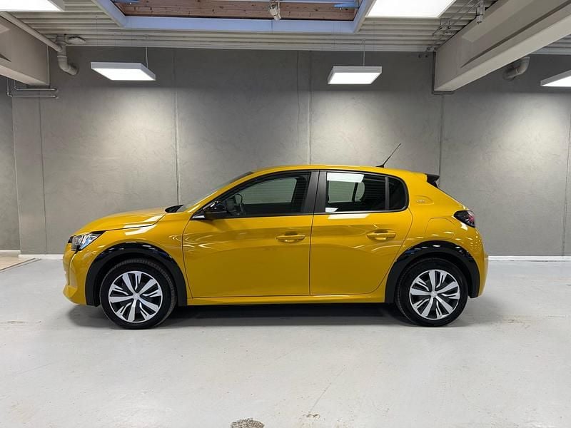 Brugt Peugeot e-208 100 kW (136 HK) 2023 Gul Hatchback