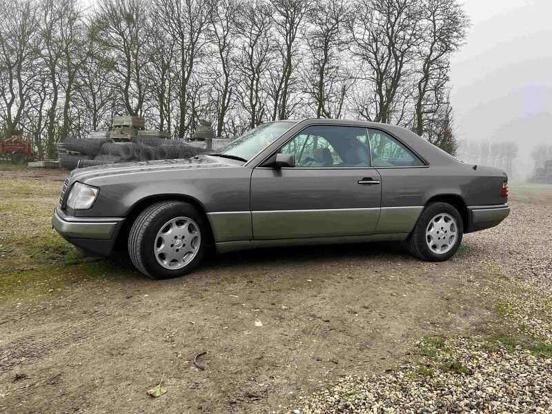 Guld Brugt 1993 Mercedes E220 Coupe | 45.000 kr. - Billede 1/3