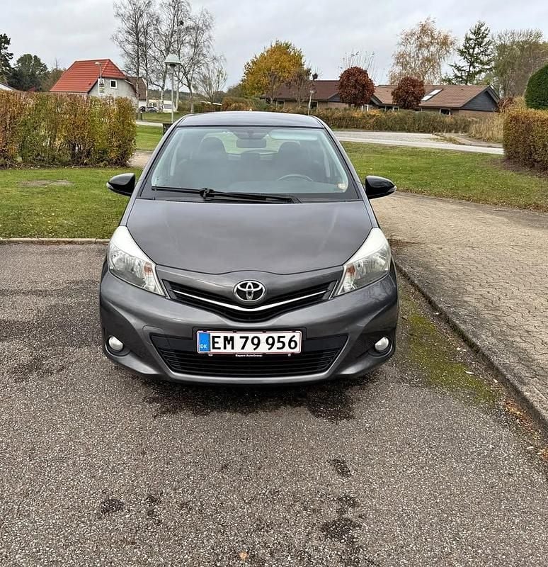 Grå Brugt 2012 Toyota Yaris MPV | 44.900 kr. - Billede 1/4