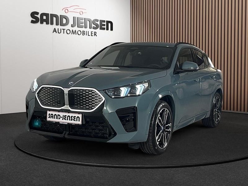 Grønmetal Brugt 2025 BMW iX2 SUV | 449.900 kr. (Dyr) - Billede 1/4