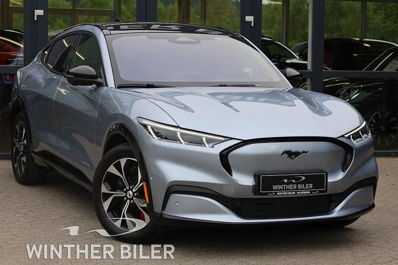 Sølvmetal Brugt 2023 Ford Mustang Mach-E Premium SUV | 279.500 kr. (Fair pris) - Billede 1/4