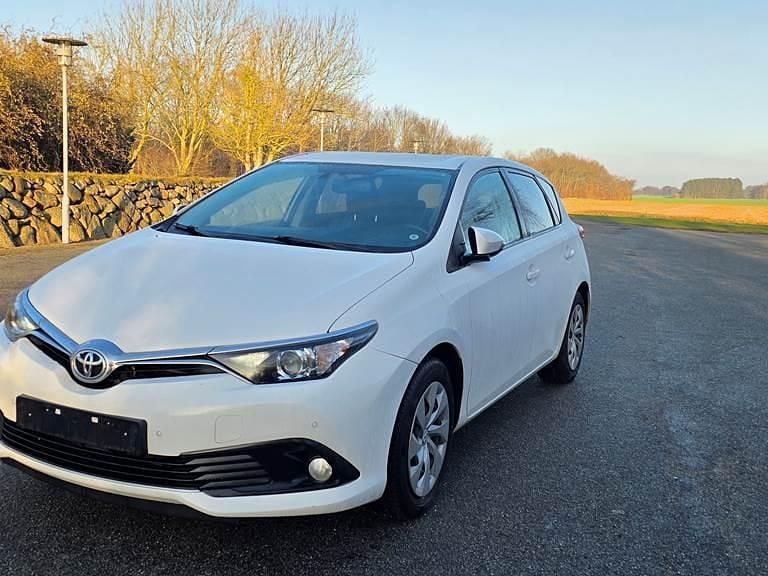 Brugt Toyota Auris 114 HK (83 kW) 2016 Hatchback