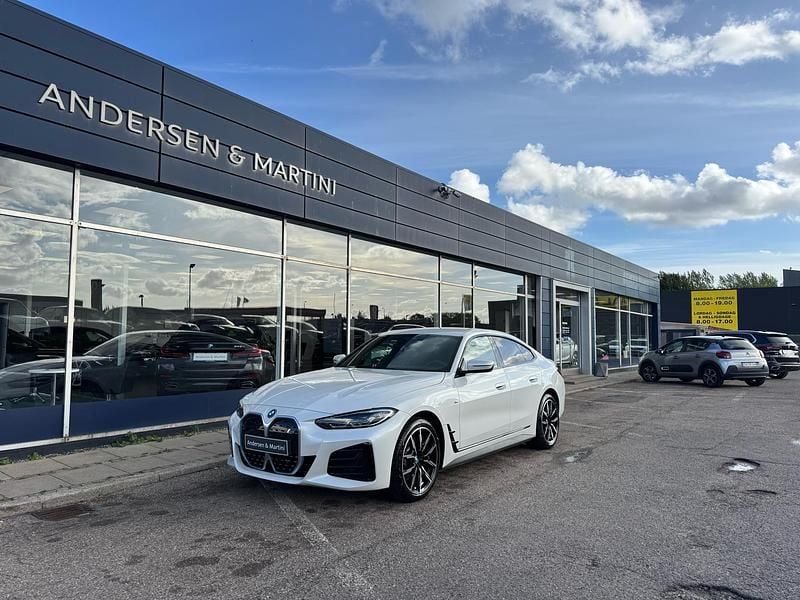 Mineralhvidmetallic Brugt 2024 BMW i4 M Sport Sedan | 419.900 kr. (Fair pris) - Billede 1/4