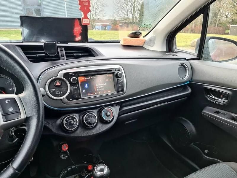 Brugt Toyota Yaris 90 HK (66 kW) 2011 Rød Hatchback