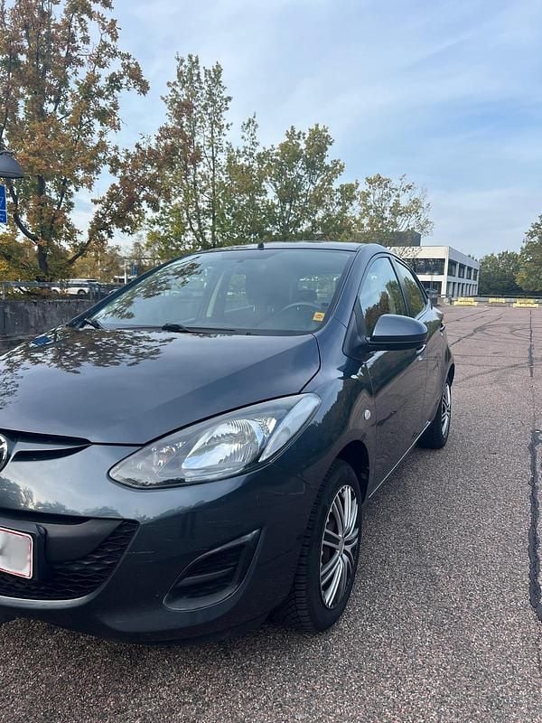 Mørkgrå Brugt 2011 Mazda 2 Comfort Hatchback | 45.000 kr. (Fair pris) - Billede 1/4