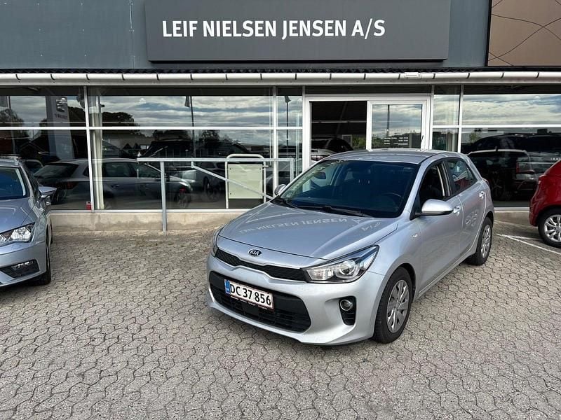 Sølvmetal Brugt 2017 Kia Rio Comfort Hatchback | 45.900 kr. (God pris) - Billede 1/4