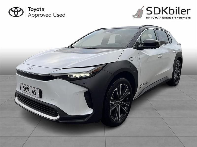 Platinum pearl white/astral bl Brugt 2025 Toyota bZ4X Executive SUV | 324.900 kr. (Lidt for dyr) - Billede 1/4