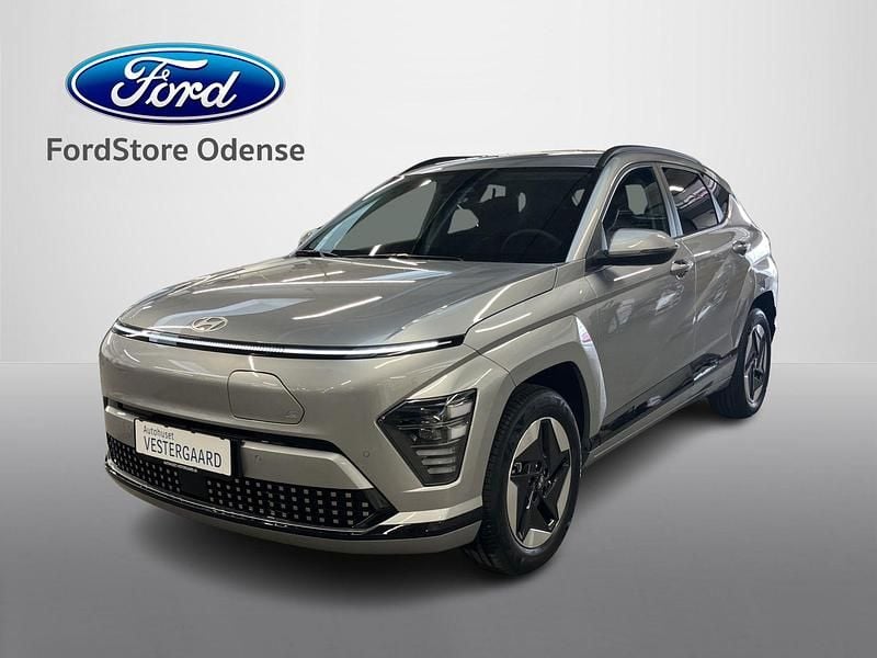 Sølv Ny 2024 Hyundai Kona GO! SUV | 229.900 kr. (Super pris) - Billede 1/4