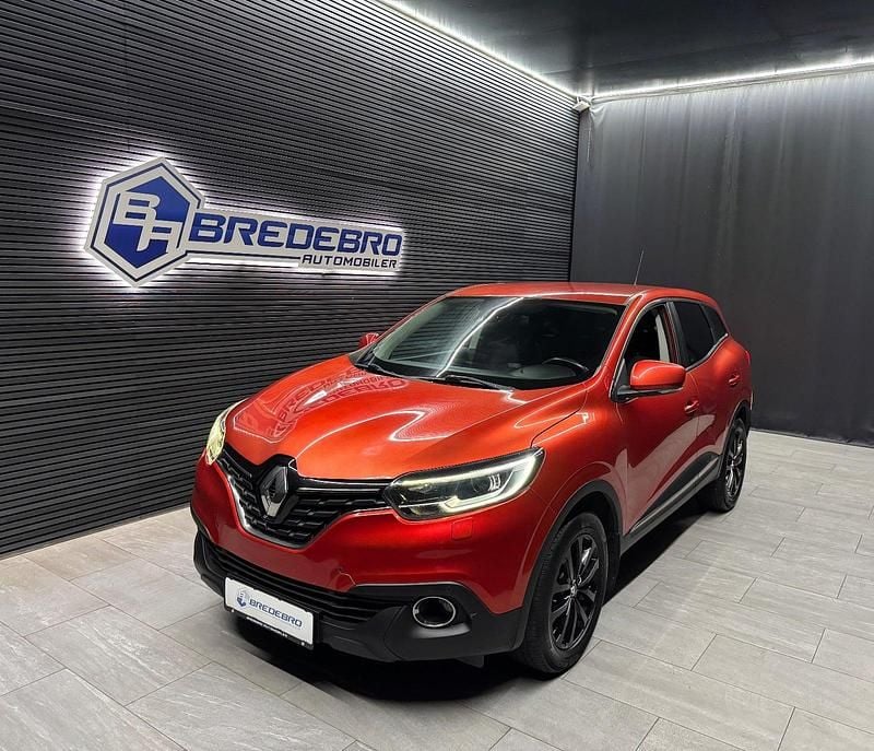 Rødmetal Brugt 2015 Renault Kadjar Zen SUV | 89.500 kr. (Fair pris) - Billede 1/4