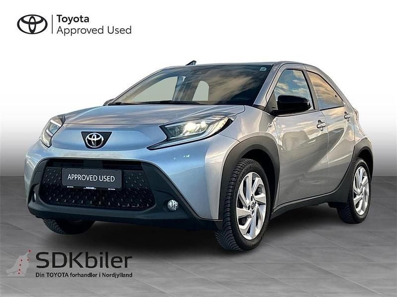Sølv Brugt 2023 Toyota Aygo X Active SUV | 139.900 kr. (Fair pris) - Billede 1/3