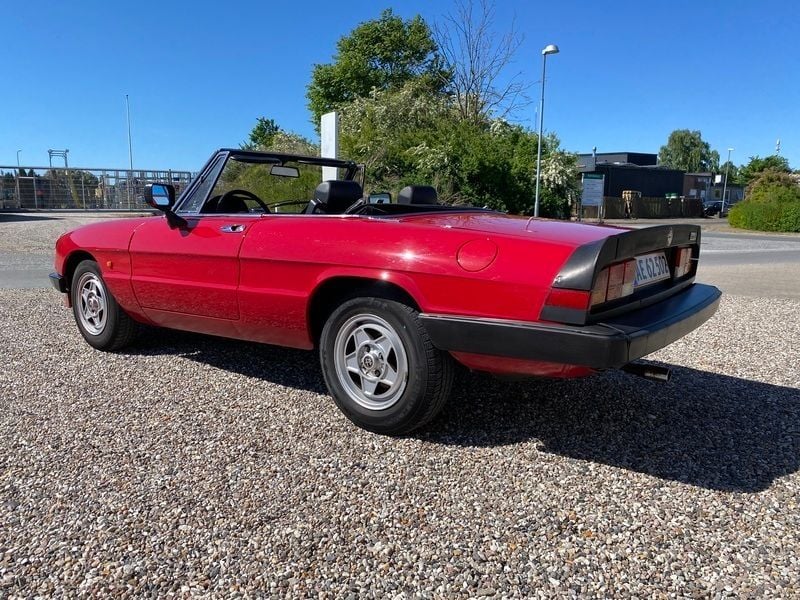 Brugt Alfa Romeo Spider 116 HK (85 kW) 1986 Rød Cabriolet