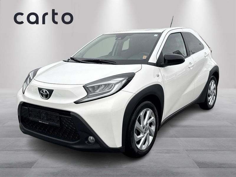 Hvid Brugt 2023 Toyota Aygo Active Hatchback | 139.900 kr. (Fair pris) - Billede 1/3