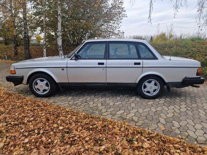 Brugt Volvo 240 SE 130 HK (95 kW) 1992 Sølvmetal