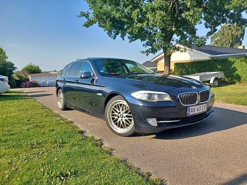 Blå Brugt 2011 BMW 520 Stationcar | 99.500 kr. (Fair pris) - Billede 1/4
