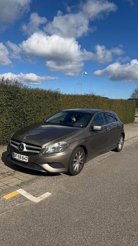 Grå Brugt 2013 Mercedes A200 Stationcar | 98.000 kr. (Fair pris) - Billede 1/4
