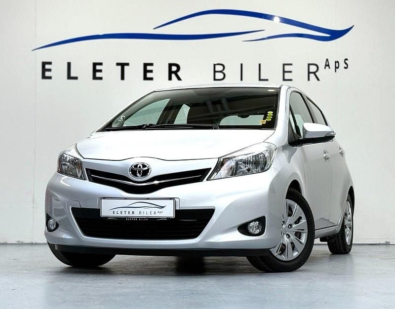 Grå Brugt 2014 Toyota Yaris T2 Hatchback | 69.900 kr. (God pris) - Billede 1/4