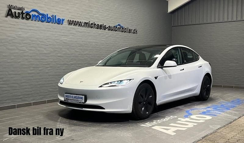 Hvidmetal Brugt 2024 Tesla Model 3 RWD Sedan | 279.900 kr. (Fair pris) - Billede 1/4