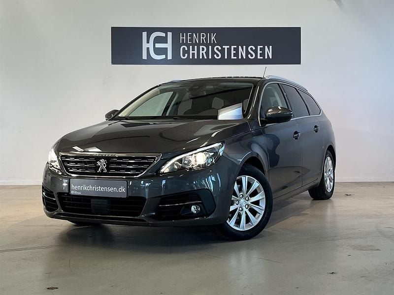 Grå platinium met. Brugt 2019 Peugeot 308 Selection Sky Stationcar | 144.900 kr. (Fair pris) - Billede 1/4