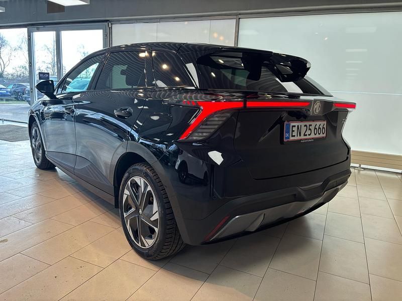 Brugt MG MG4 EV Luxury 150 kW (204 HK) 2023 Sortmetal Hatchback