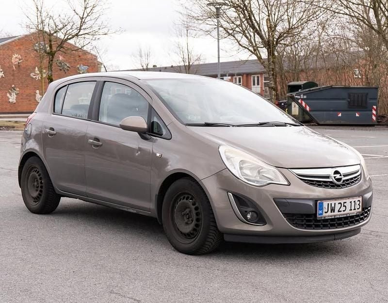 Brugt Opel Corsa 101 HK (74 kW) 2012 Brun Hatchback