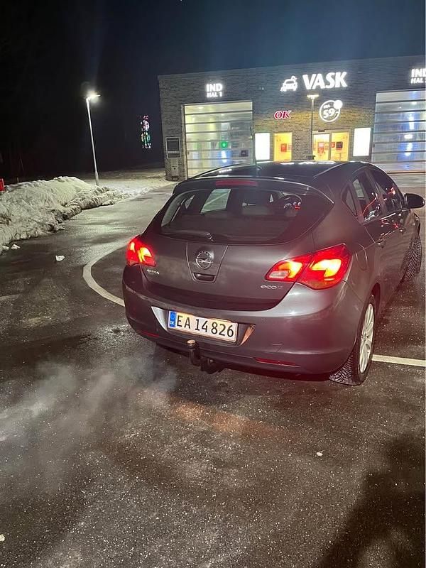 Brugt Opel Astra 131 HK (96 kW) 2012 Grå Hatchback