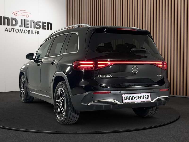 Sortmetal Brugt 2024 Mercedes EQB300 AMG line SUV | 319.900 kr. - Billede 1/3