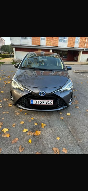 Grå Brugt 2019 Toyota Yaris Hybrid H3 Smart Hatchback | 115.000 kr. (God pris) - Billede 1/9