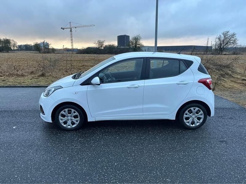 Brugt Hyundai i10 Comfort 65 HK (47 kW) 2016 Hvid Hatchback