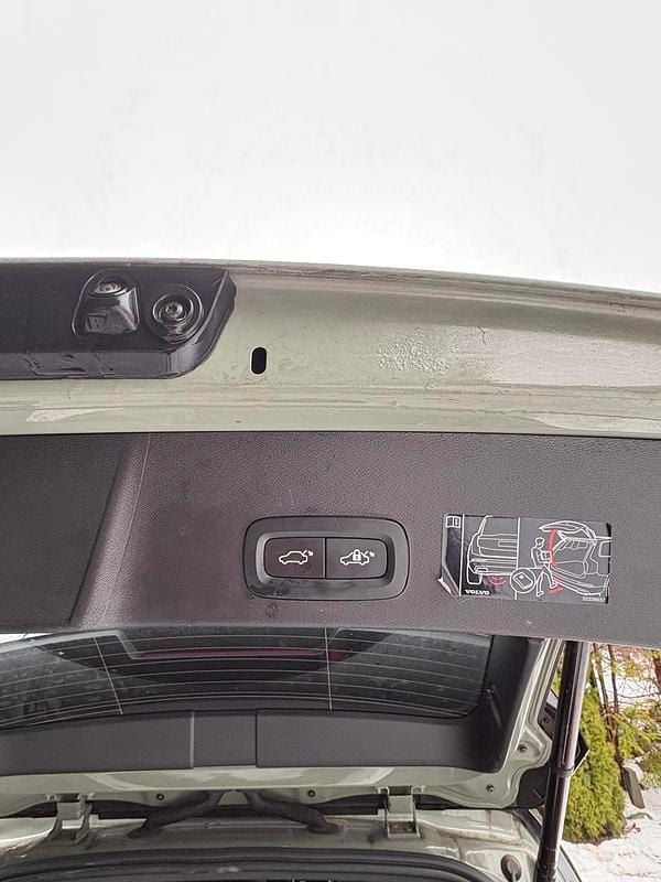 Brugt Volvo XC40 Pro 169 kW (231 HK) 2022 grøn metal SUV