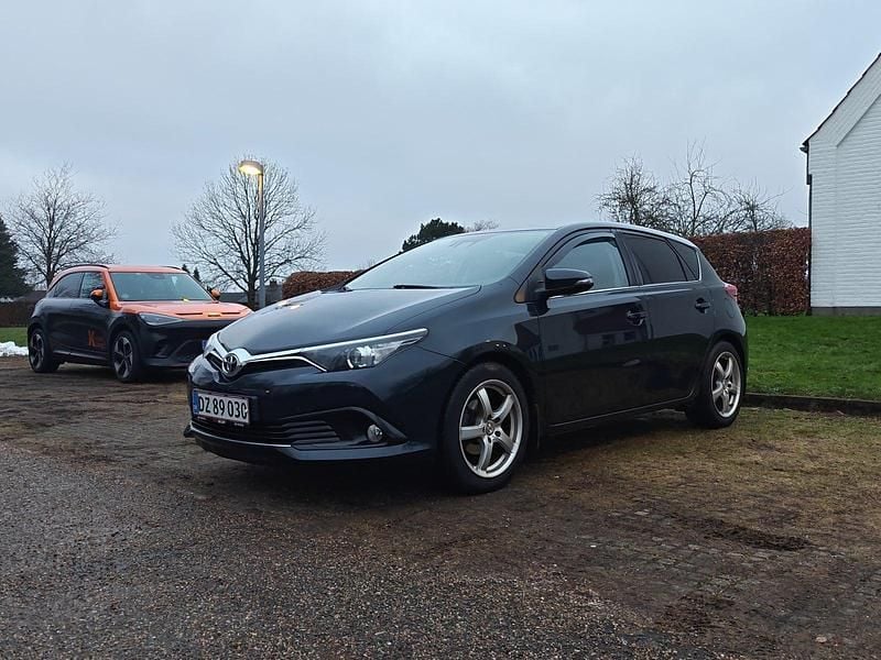 Blåmetal Brugt 2016 Toyota Auris Comfort Hatchback | 89.900 kr. (Super pris) - Billede 1/4
