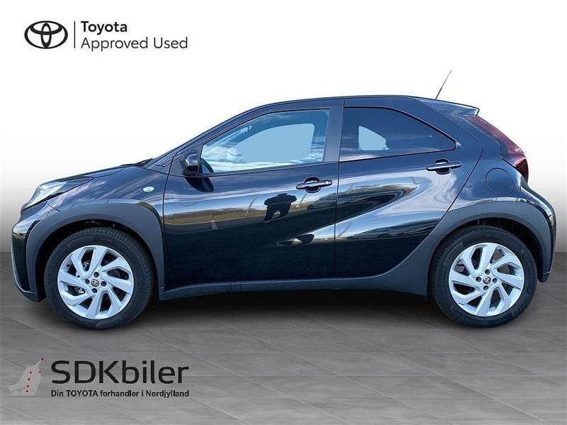 Ny Toyota Aygo X Active 72 HK (52 kW) 2025 209 night sky black SUV