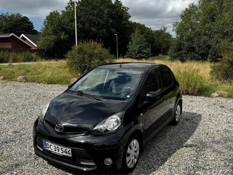 Brugt 2013 Toyota Aygo Plus Hatchback | 47.900 kr. (Lidt for dyr) - Billede 1/3