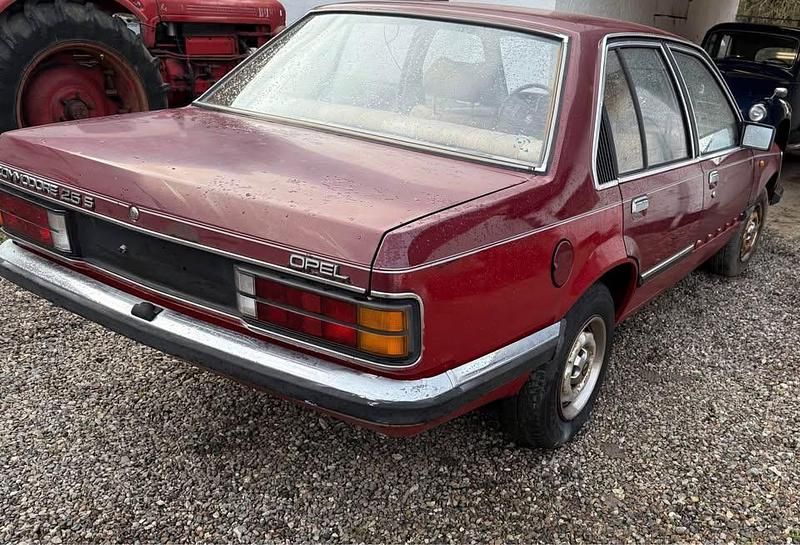 Brugt Opel Commodore S 115 HK (84 kW) 1982 Sedan