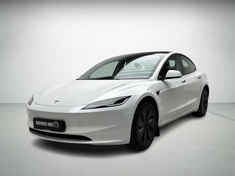 Hvid Brugt 2024 Tesla Model 3 Long Range RWD Sedan | 314.900 kr. - Billede 1/4