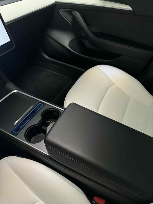 Hvid Brugt 2022 Tesla Model 3 Standard Range Sedan | 238.100 kr. (Fair pris) - Billede 1/8