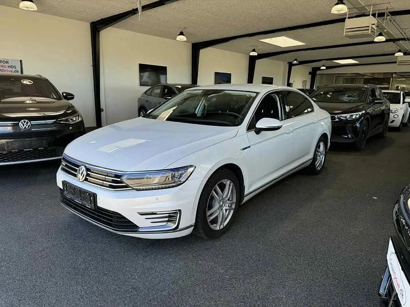 Perlemorshvid Brugt 2018 VW Passat GTE Sedan | 155.000 kr. (Lidt for dyr) - Billede 1/4