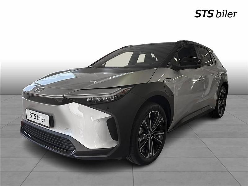 2mr/platinum/astral black Brugt 2024 Toyota bZ4X Active SUV | 299.900 kr. (Dyr) - Billede 1/3