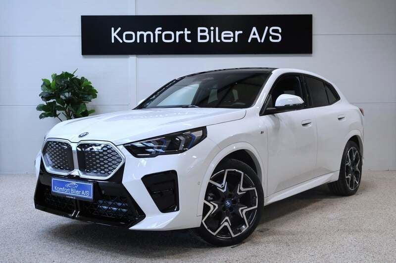 Hvid Brugt 2024 BMW iX2 M Sport SUV | 359.900 kr. (God pris) - Billede 1/4